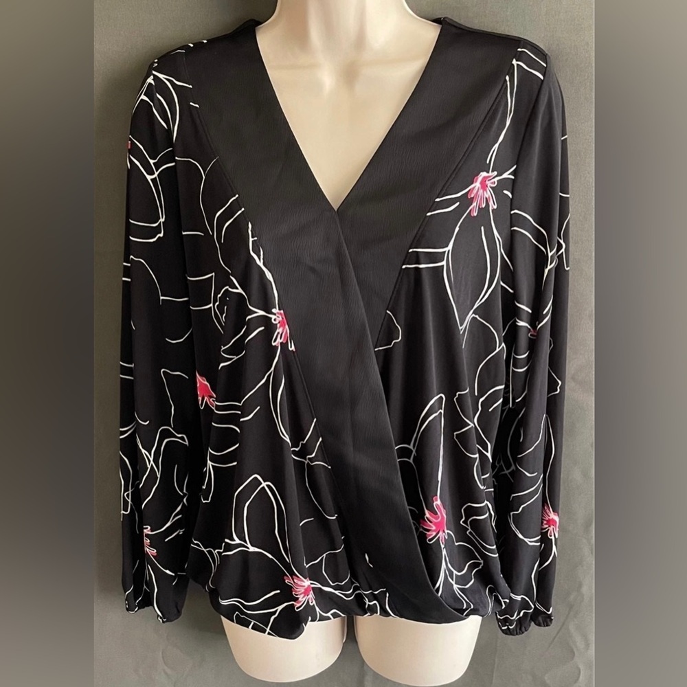 NWT women's top Alfani (M) MSRP $69.50